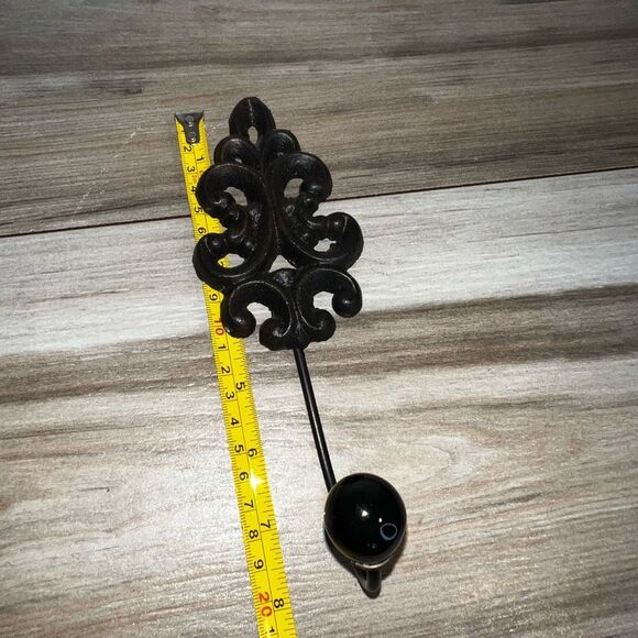 Reserved Ornate Cast Metal Wall Hook Scalloped Ornate Coat Hook HatRack Decorati - Picture 3 of 7